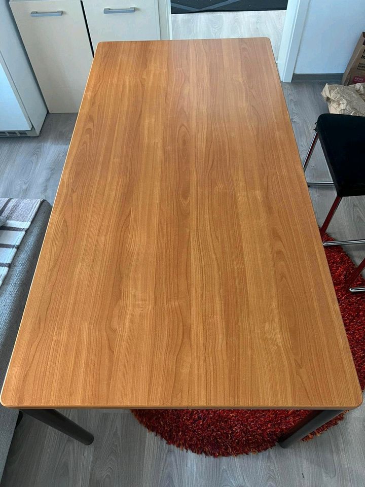 Verkaufe ein Tisch  in Guten Zustand. Größe 160×80 in Saarbrücken