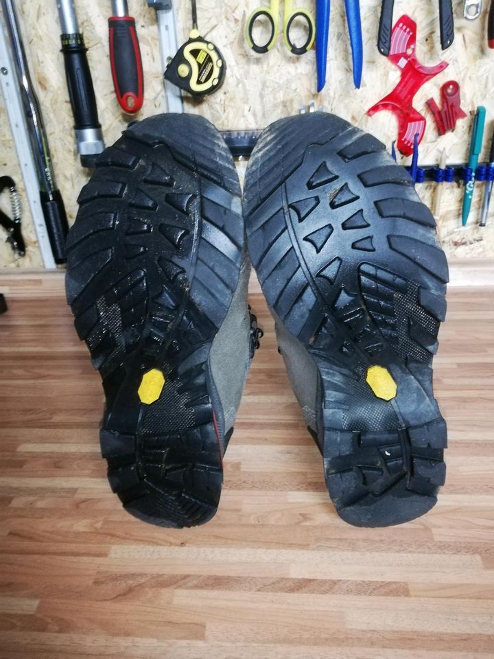 WANDERSCHUHE LOWA KHUMBU GTX 2 WS TREKKINGSCHUHE KAT 3 in Biedenkopf