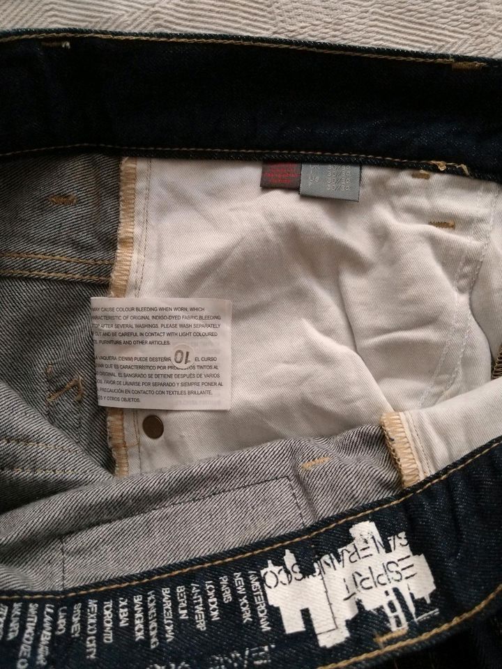 Jeans reine Baumwolle dunkler Denim Esprit Groove fit Gr. 30/ 34 in München