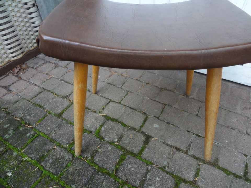 Retro  Hocker  u.w.  Holzstühle  Holz Kerzenständer + alte Stühle in Verl