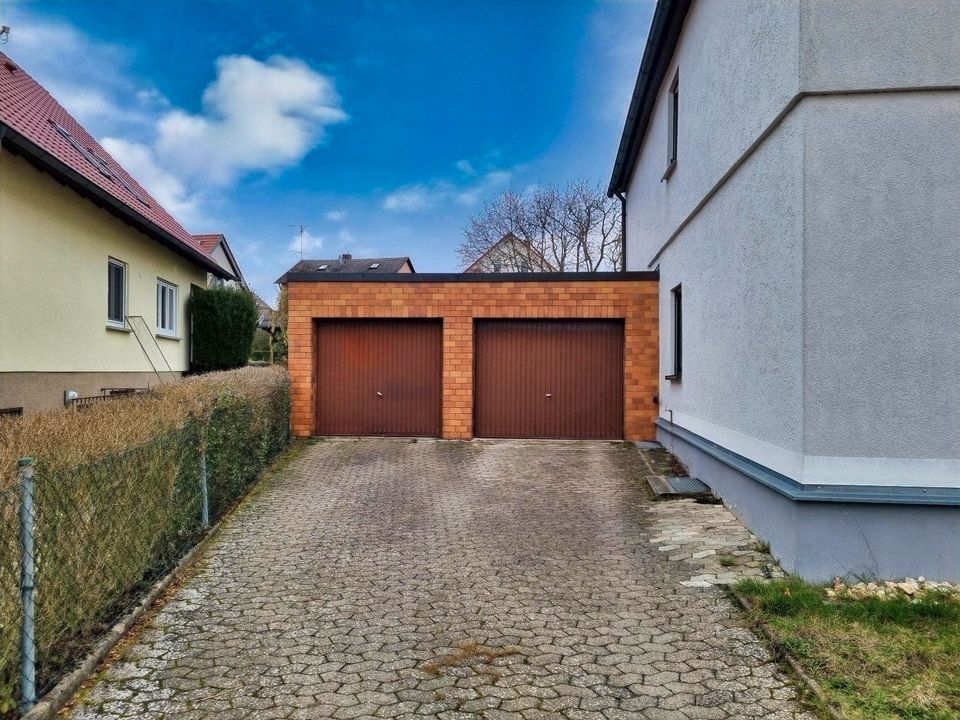 Gepflegtes, modernisiertes 2-Fam.-Wohnhaus mit Garten und Doppelgarage in ruhiger, sehr beliebter Siedlungslage! in Haßfurt