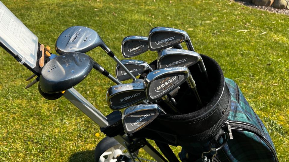 Komplettes Golfset mit Bag, Trolley und Zubehör in Eggebek