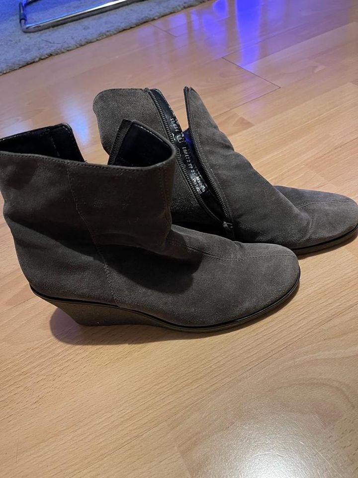 Schuhe / Stiefel in Düsseldorf