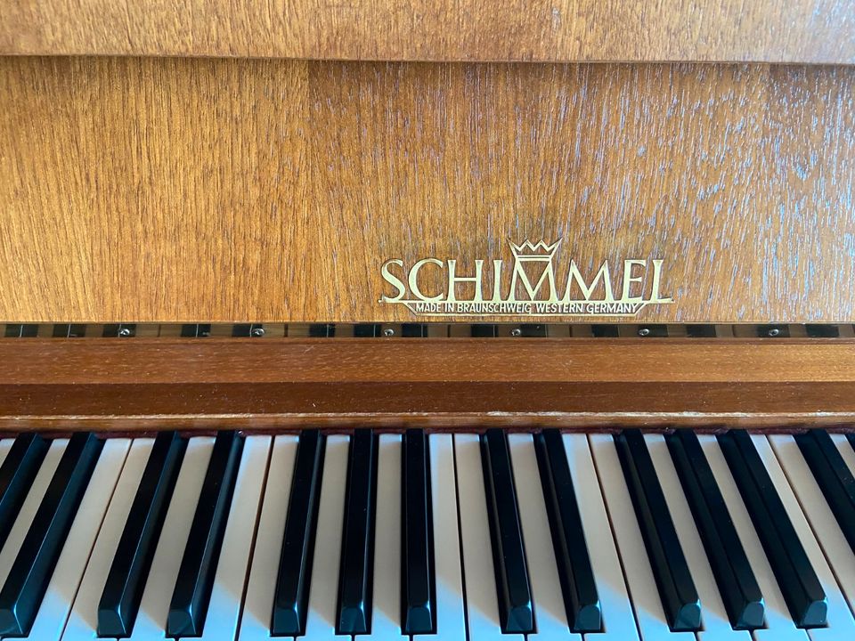 Klavier von Schimmel mit Renner Mechanik 315229-30 in Weilrod 
