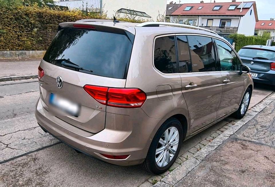 VW TOURAN HIGHLINE  BMT AUTOMATIK 7 SITZER NAVI XENON AHK in Augsburg