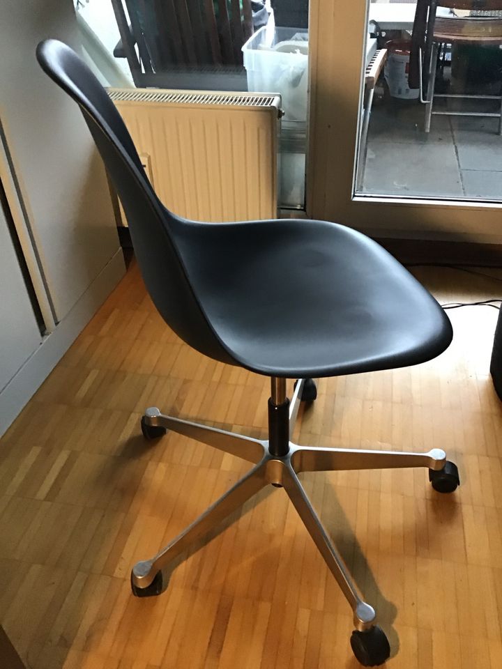 Original Vitra PSCC Schwarz Eames Drehstuhl Neuwertig in Ludwigsburg