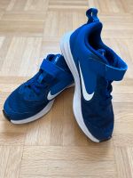 Nike Star Runner Sneaker Gr. 28,5 Sportschuhe Kr. München - Ismaning Vorschau