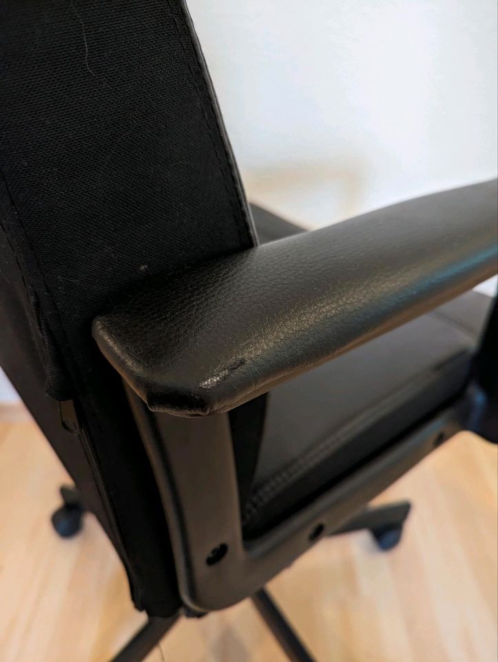Ikea MILLBERGET Drehstuhl Bürostuhl Chefsessel auf Rollen schwarz in Grünstadt