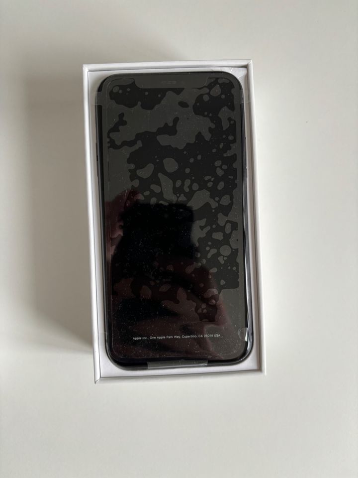 Apple Iphone 11 64 Gb schwarz in Düsseldorf
