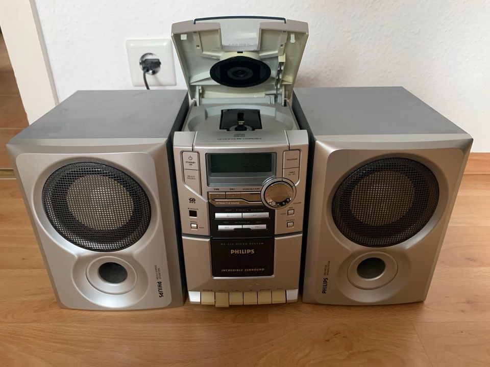 Philips Stereoanlage Bass Reflex Speaker System AUX! in Schwülper