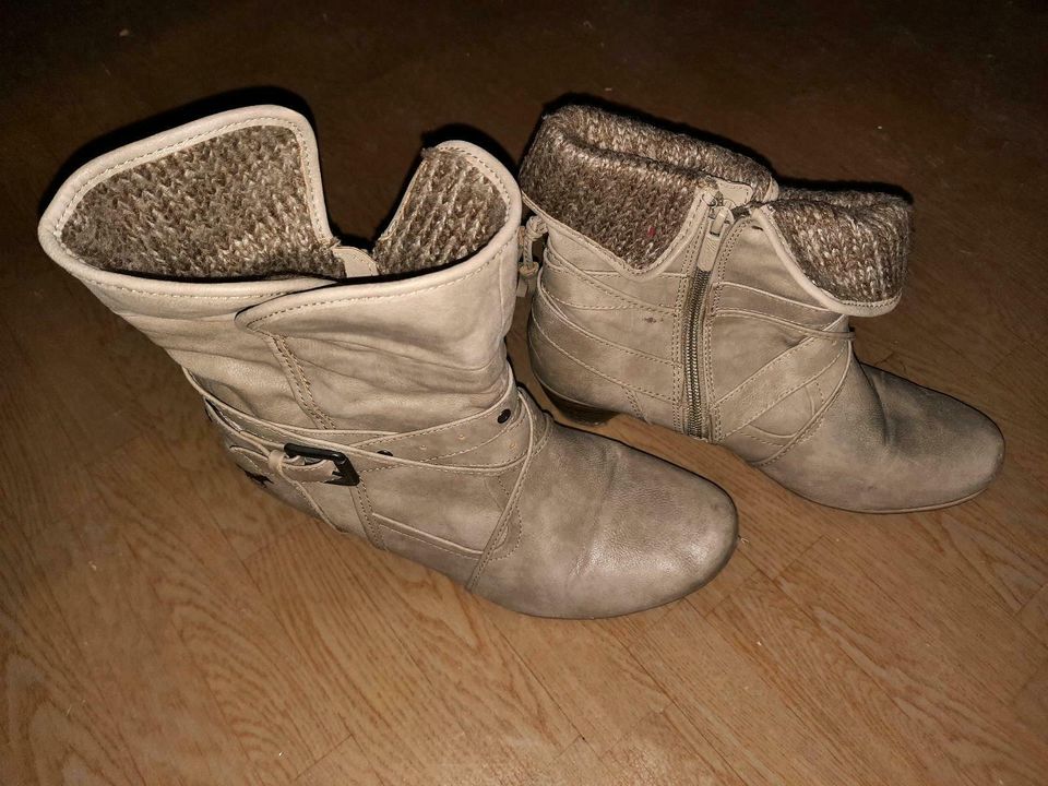 Stiefeletten Mustang Schuhe beige Absatzschuh in Zeulenroda