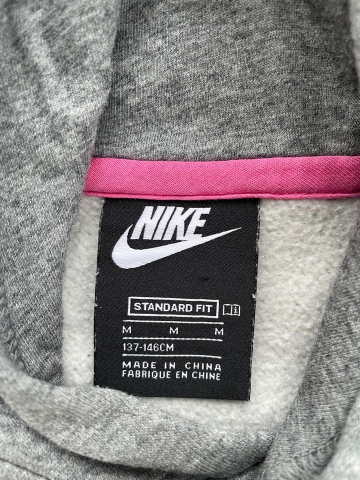 Nike Kleid, Sweatkleid 137-146 in Schönberg (Mecklenburg)