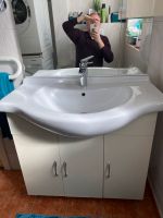 Waschtisch mit Spiegelschrank und Armatur Niedersachsen - Oldenburg Vorschau