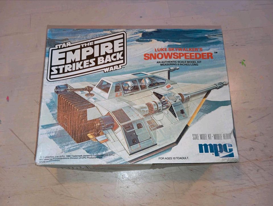 Star wars AT-AT mpc Snowspeeder Modell in Hamburg