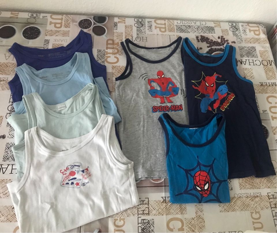 Unterhemd Spiderman Gr.110 Setpreis 9€ in Diemelstadt