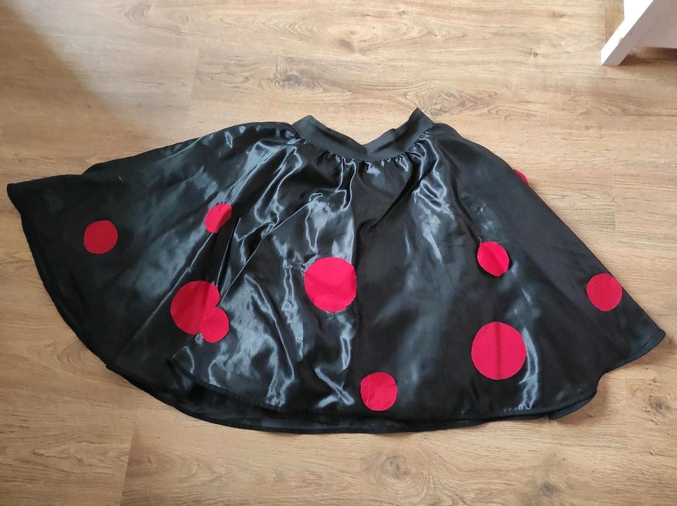 Petticoat mit abnehmbaren roten Punkten in Korschenbroich