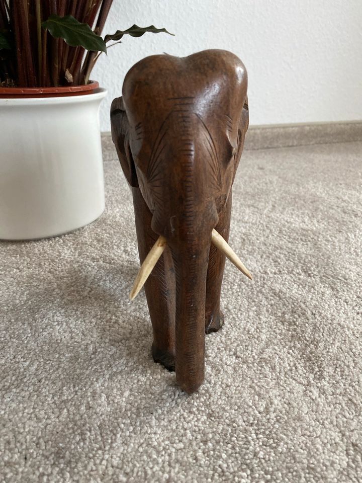 Elefanten aus Holz verschiedene Größen in Berlin