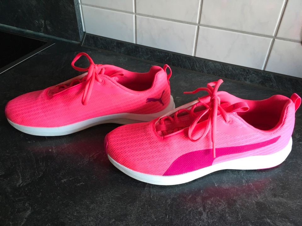 Puma Hallenschuhe pink Gr. 40, Sehr guter Zustand! in Duisburg