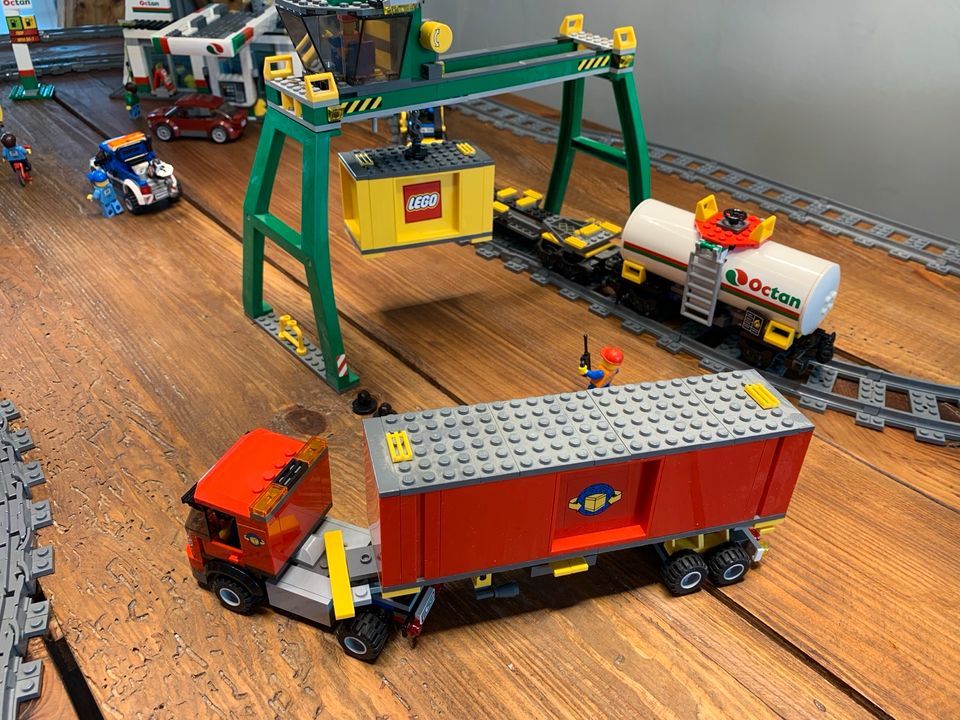 Lego City Zug mit Tankstelle 7937,7938,7939,60132+7499 Schienen in Wolfschlugen