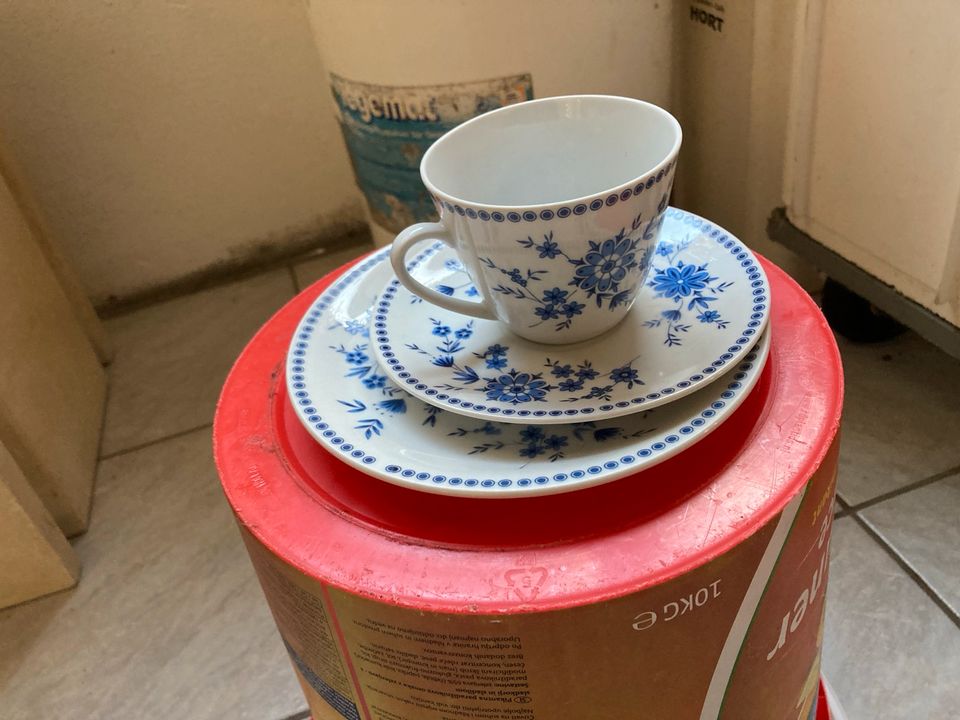 Kaffeetassen mit kuchenteller bayrisch blau in Neuschoo