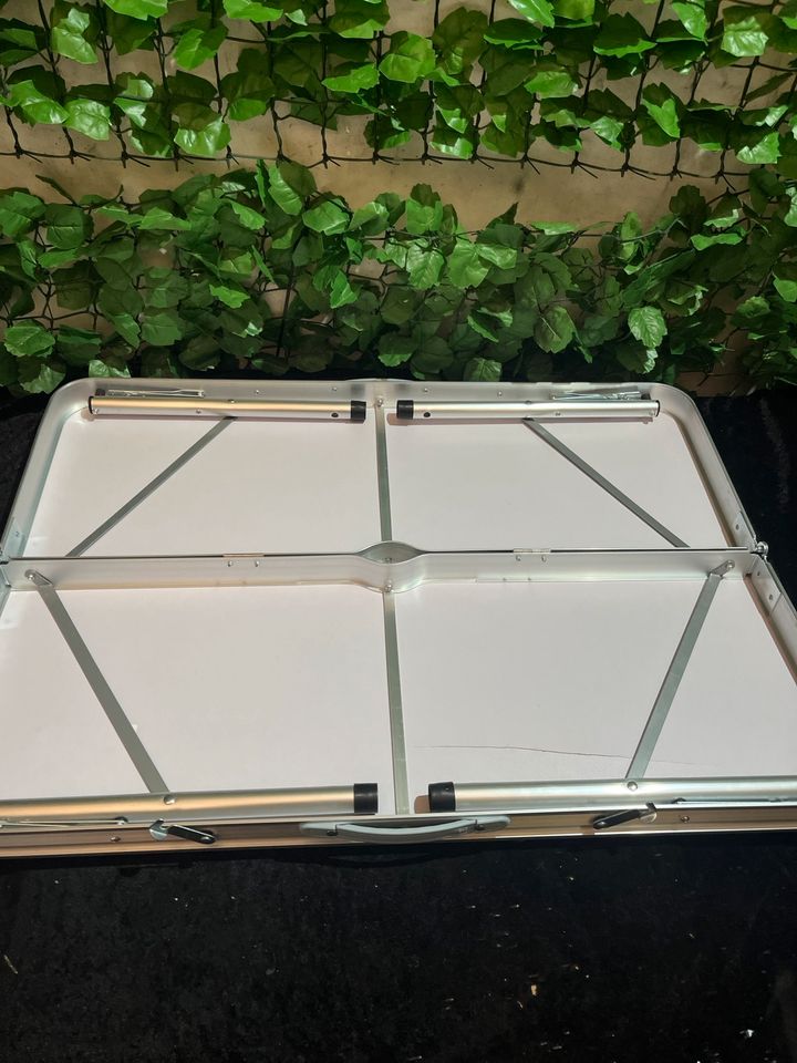 Aluminium Koffertisch mit zwei Bänken Holzdesign 90x66x70 cm in Gladbeck