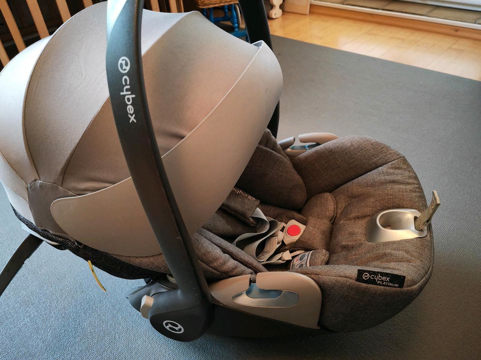 cybex PLATINUM Babyschale Cloud Z i-Size Kindersitz Maxi Cosi in Uetze