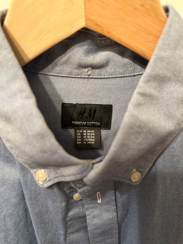 H&M Hemd blau Gr. M Button-Down Top Zustand! in Forchtenberg