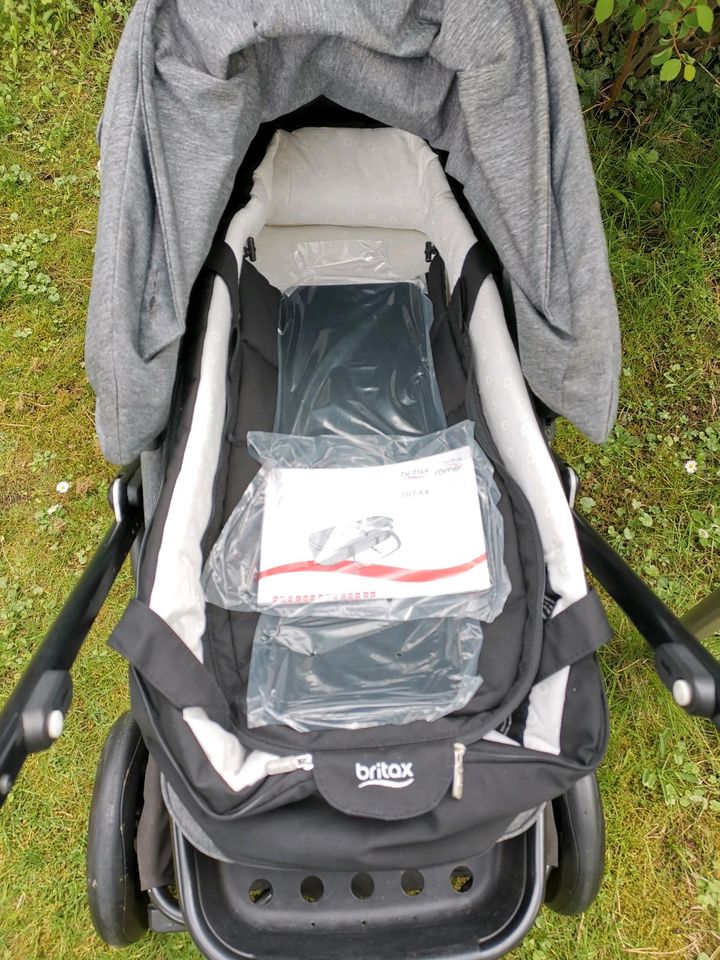 Britax Römer Kinderwagen mit viel Zubehör in Topzustand in Düsseldorf