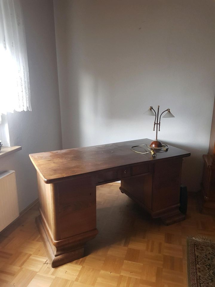 Alter Schreibtisch in Cottbus