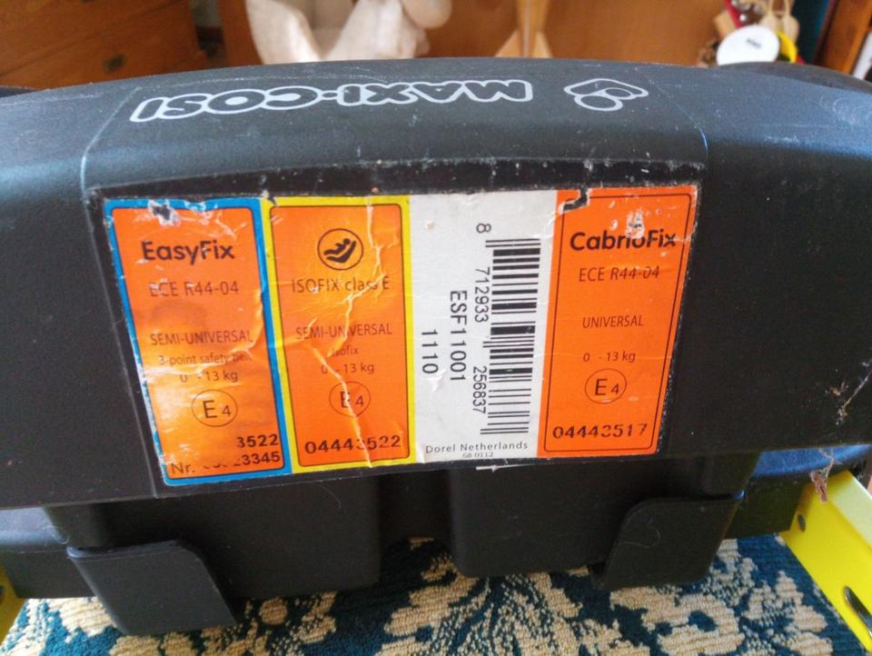 Maxi-Cosi EasyFix CabrioFix Station mit Fuß zum Anschnallen in Lichtenwald
