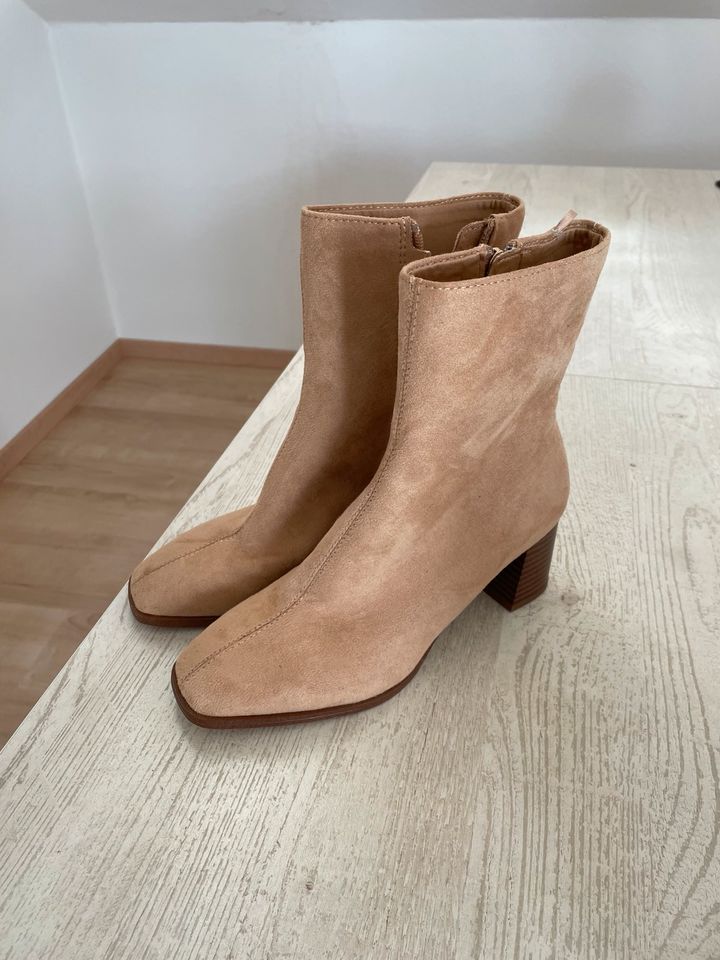 Neue H&M Stiefel in Bad Rappenau