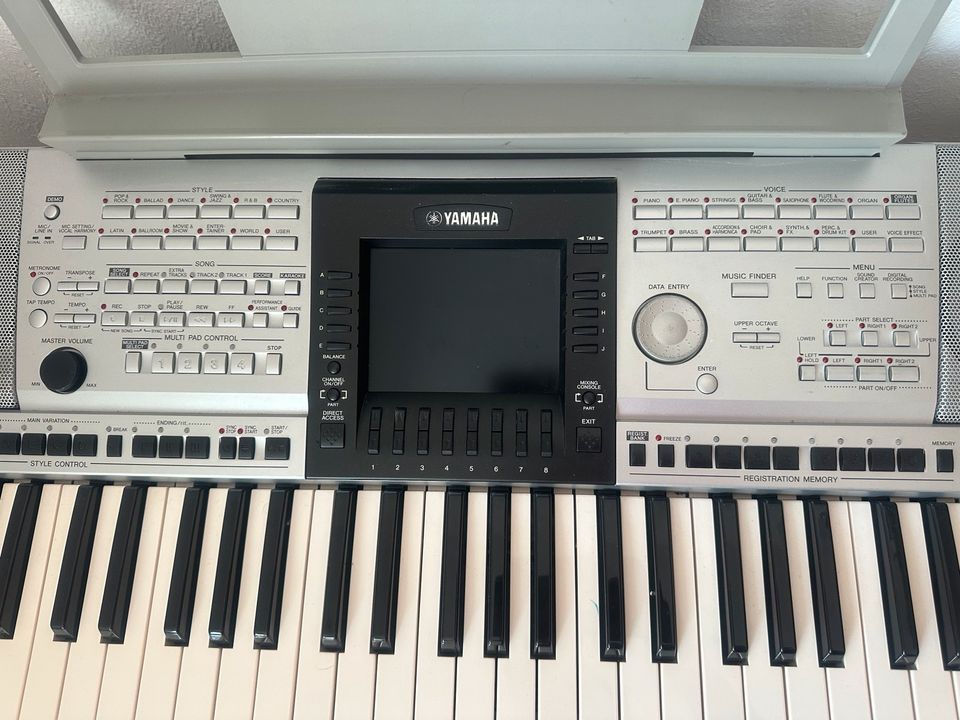 Yamaha Keyboard PSR 3000 + Hocker in Paderborn