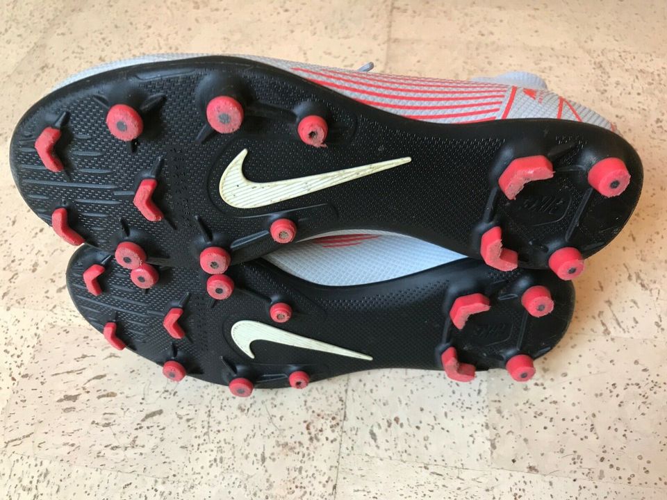 Fußballschuhe Nike Gr. 36,5 top Zustand in Strullendorf