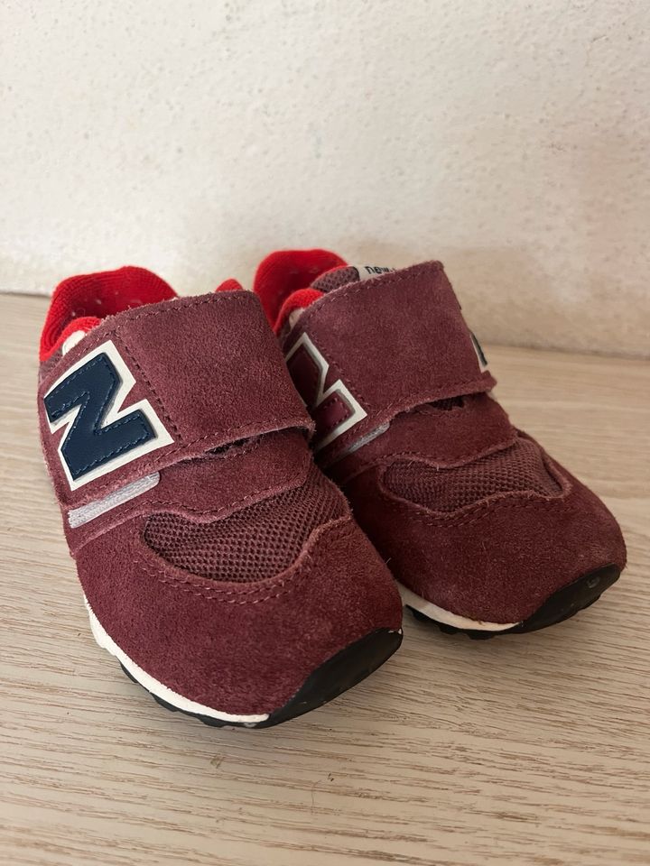 Super süße Sneaker von New Balance Größe 21/21,5 in Memmingen