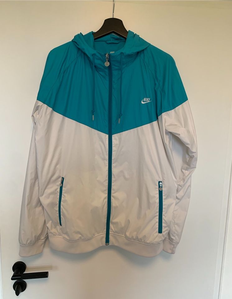 Nike Regenjacke Jacke Männer Junge L in Mitterteich