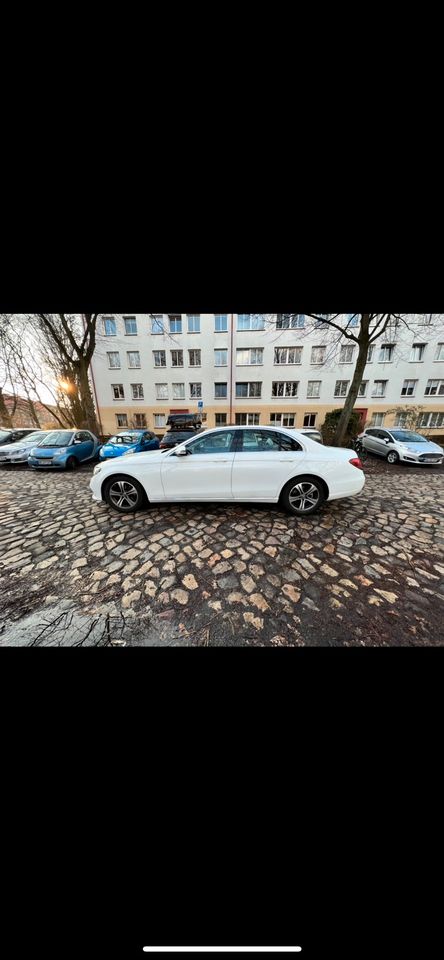 Letzte Woche zum Verkauf.MERCEDES E200 AVANTGARDE 184 PS in Hamburg