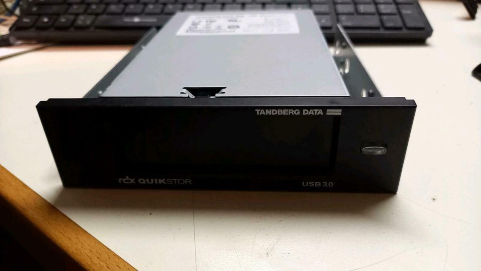 Tandberg RDX1000 USB 3.0 in Bayern - Hösbach | Festplatten & Laufwerke  gebraucht kaufen | eBay Kleinanzeigen ist jetzt Kleinanzeigen