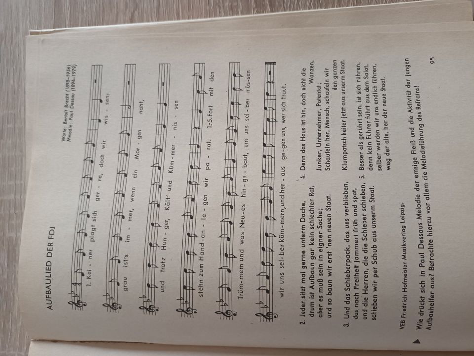 DDR Lehrbuch Musik Klasse 7, 8 *Weltfrieden, FDJ, Sozialismus in Magdeburg
