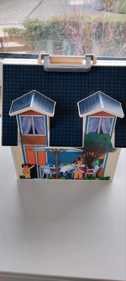 Playmobil Puppenhaus zum mitnehmen Spielzeug Familie in Hildesheim