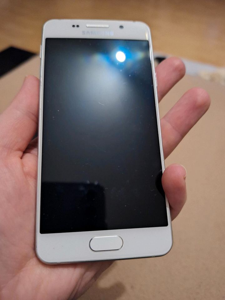 Samsung Galaxy A3 weiß in Twist