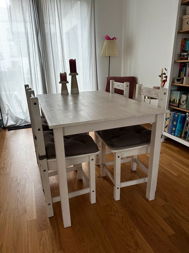 Tisch für Esszimmer + 4 passende Stühle in Mainz