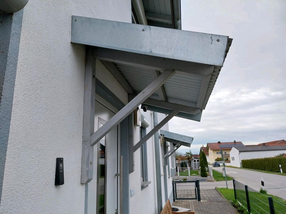 Vordach für Haustür in Stephansposching