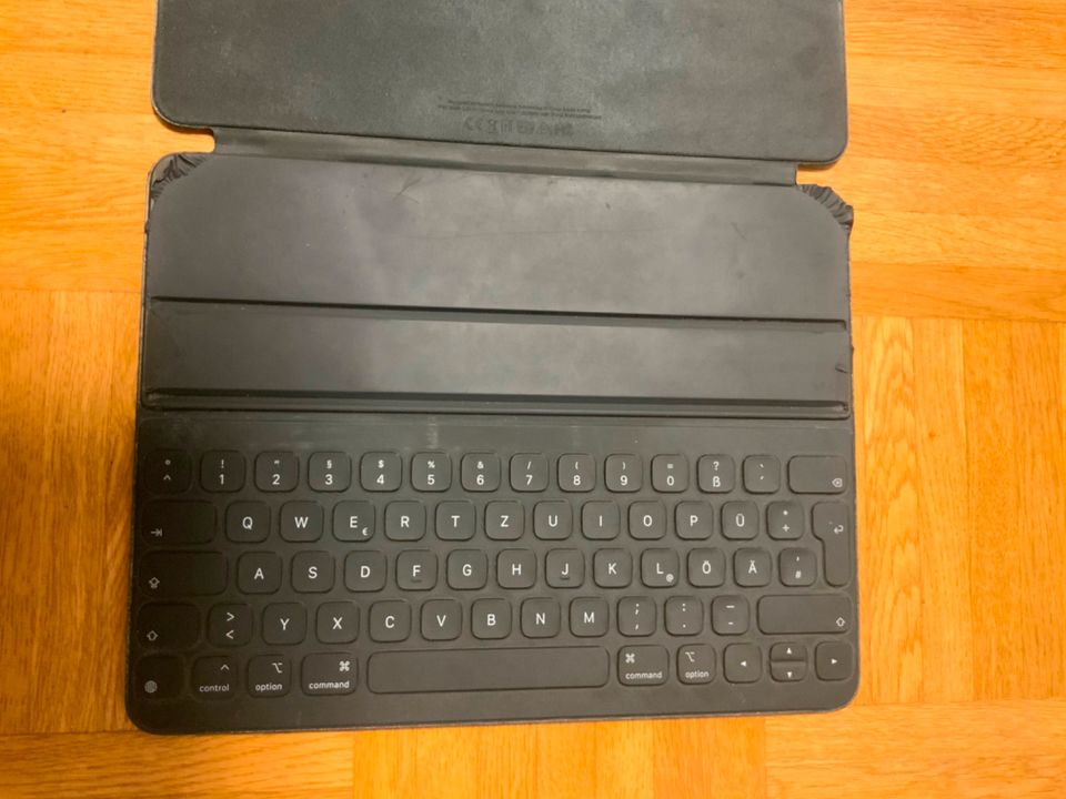 Apple Smart Keyboard Folio 12,9 Zoll in Düsseldorf