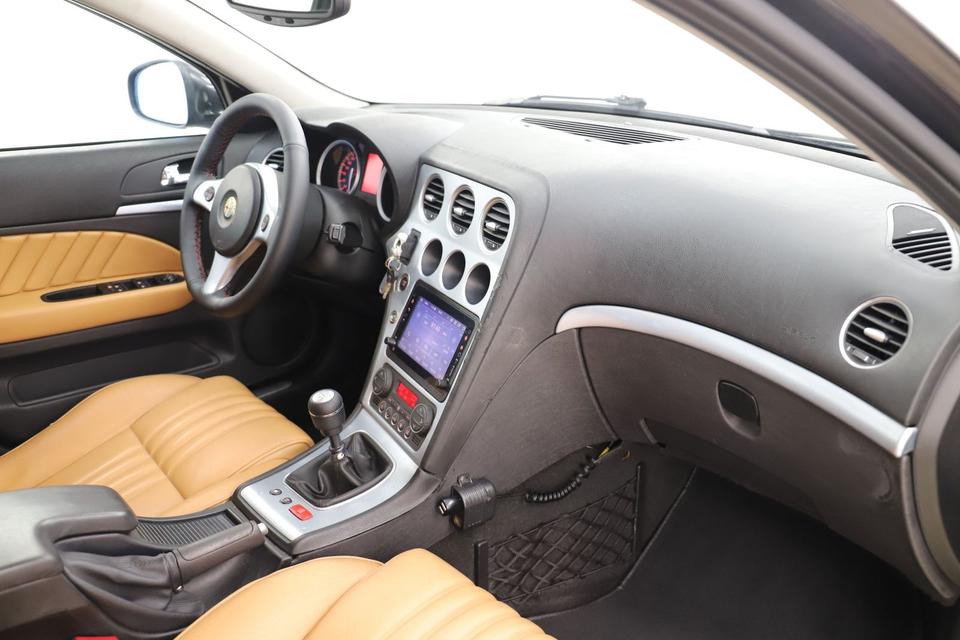 Alfa Romeo 159 Sportwagon 2.4 JTDM 209PS 20V Q4 Distinctive in Teltow