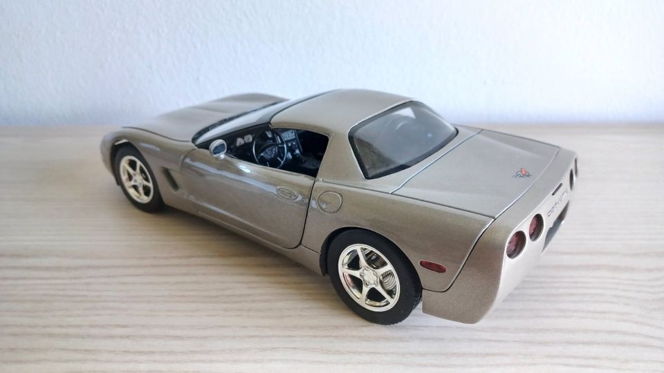 Hot Wheels Chevrolet Corvette 2000 Modellauto 1:18 aus Sammlung in Naila