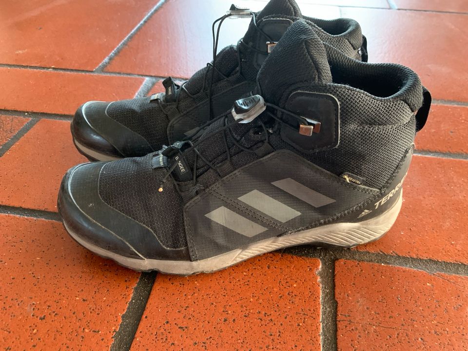 Addidas Terrex schwarz Größe 39 in Salzkotten