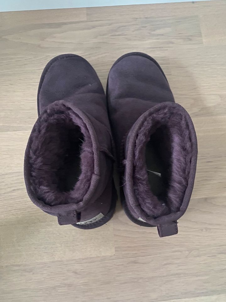 UGG Classic Mini Lammfellstiefel Lammfellboots neuwertig Leder in Mühlhausen