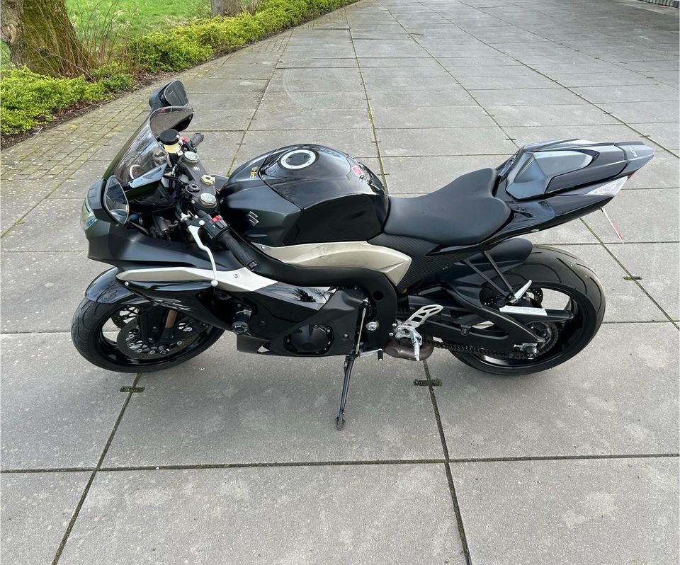 Motorrad Suzuki GSX-R 1000 in Stadland