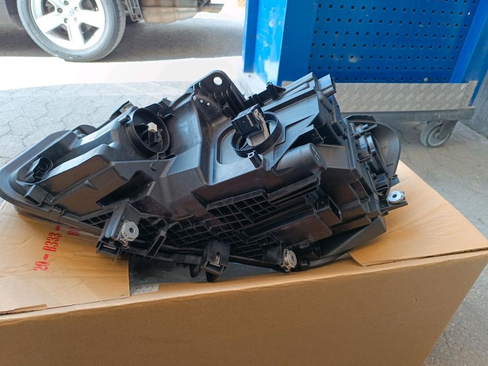 BMW 2 F45 / 030129023407 Scheinwerfer vorne 873864204 in Hanau