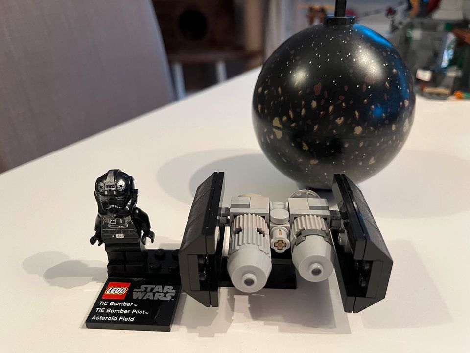 LEGO TIE Bomber and Asteroid Field (75008) in Hamburg